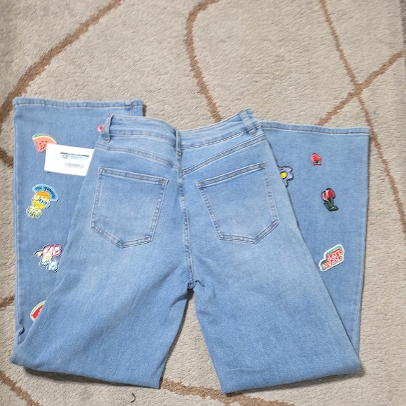 Playful Embroidered Women's Flare Jeans - Picture 8 of 8